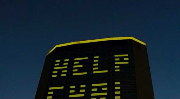 “Help Christians” il Pirellone illuminato contro le persecuzioni cristiane