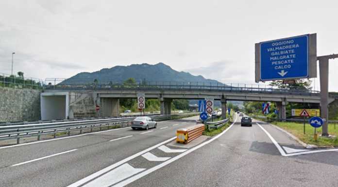 Tenta di buttarsi dal Ponte di Isella, lo salvano i carabinieri
