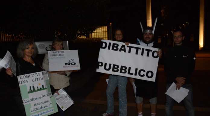 Presidio fuori dall’auditorium di ambientalisti ed ex Leuci