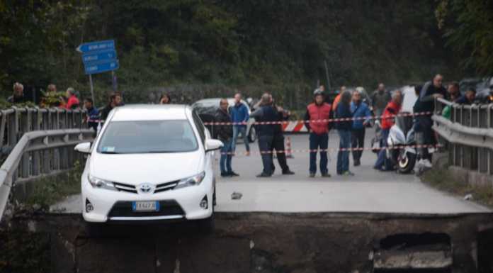 Annone, ponte crollato. La testimonianza di Paolo: “Sono salvo per miracolo”