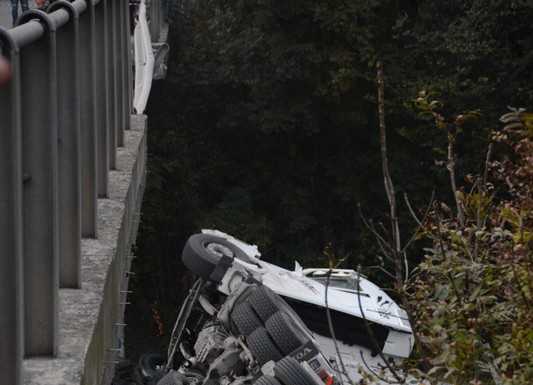 La Provincia: “Noi non abbiamo autorizzato il transito del tir”