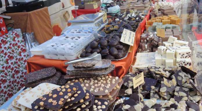 Lecco, in Piazza Cermenati torna la Festa del Cioccolato