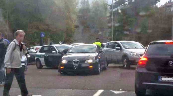 Accusa un malore in auto e si schianta in Largo Monte Nero