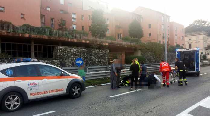 Malgrate. Incidente tra auto e moto, biker all’ospedale