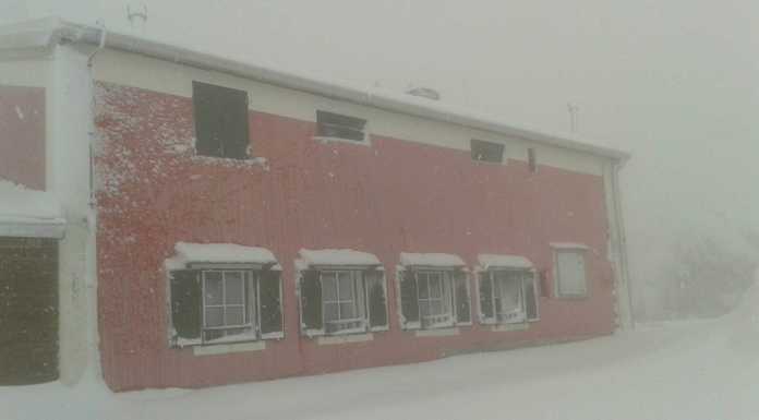 Montagna, arriva la prima neve, imbiancate le Grigne e il Resegone