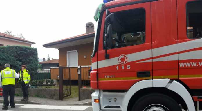 Dramma a Olginate, trovata morta dai vicini nel giardino di casa