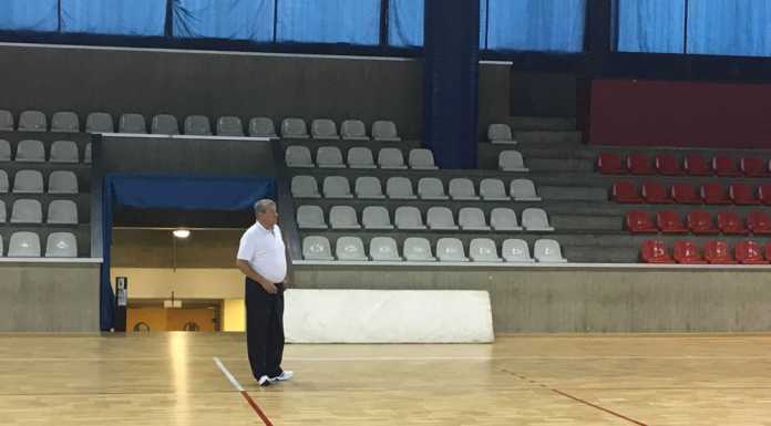 Bione, il nuovo parquet del palazzetto è già da sistemare