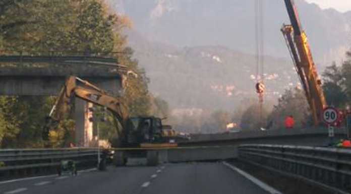 Continuano i lavori al ponte crollato, uscita obbligatoria a Nibionno