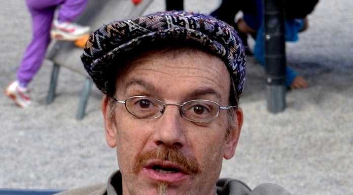 Il candidato sindaco dei 5 Stelle: “Vogliono cancellare le autonomie”