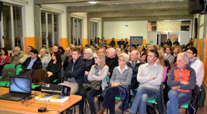 Profughi a Mandello. “Confrontiamoci, ma non faremo la guerra ai poveri”