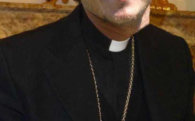 Aggredisce parroco per denaro. Il don , ferito, gli dona 20 euro