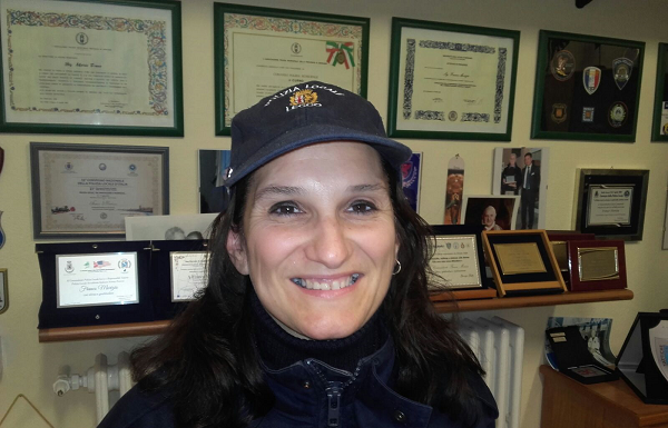 Ciclista salvo grazie anche al suo gesto: premiata l’agente Pepe