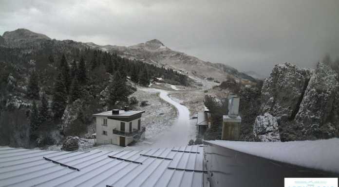 Spruzzata di neve in Valsassina, fiocchi anche in Valcava