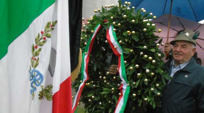 Carenno in corteo onora le Forze Armate, “orgoglio e riconoscenza”