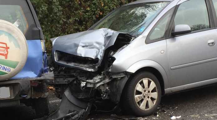 Scontro frontale sulla vecchia Lecco-Ballabio, due donne in Ps