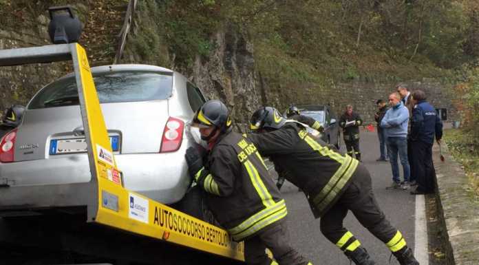 Incidente sulla Lecco-Bellagio: auto si ribalta, soccorsa 29enne