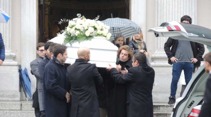 Lecco, in Basilica l’ultimo saluto a Mattia: “Proteggici da lassù”