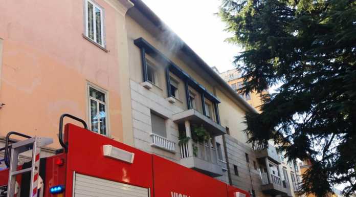 Incendio in un palazzo di via Cattaneo: nessun ferito