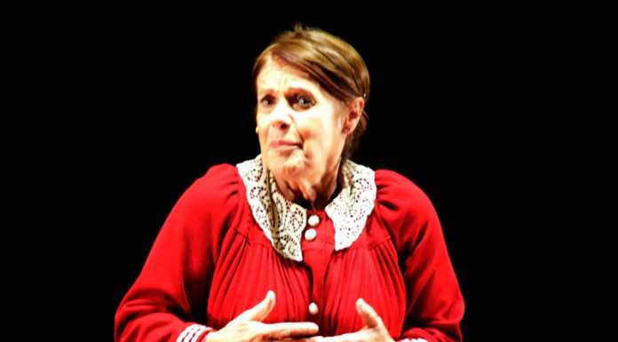 “Human” di Lella Costa e Marco Baliani ci sbatte in faccia il nostro essere disumani