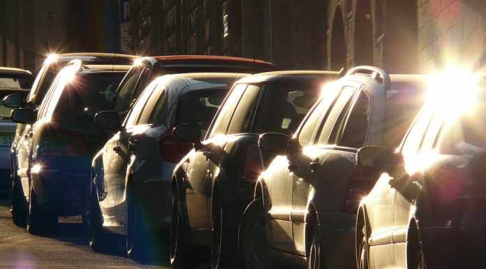 Dervio, gli alunni “multano” gli automobilisti indisciplinati