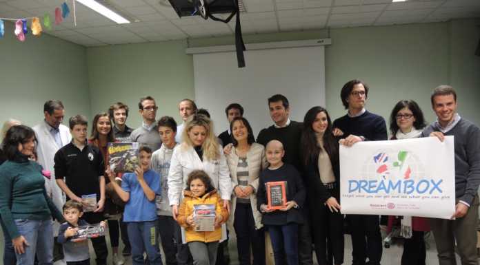 Lecco, il Rotaract porta sorrisi in ospedale con 18 “Dream Box”