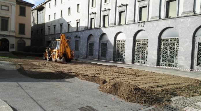 Piazza Garibaldi: iniziati i lavori per la pista di pattinaggio sul ghiaccio