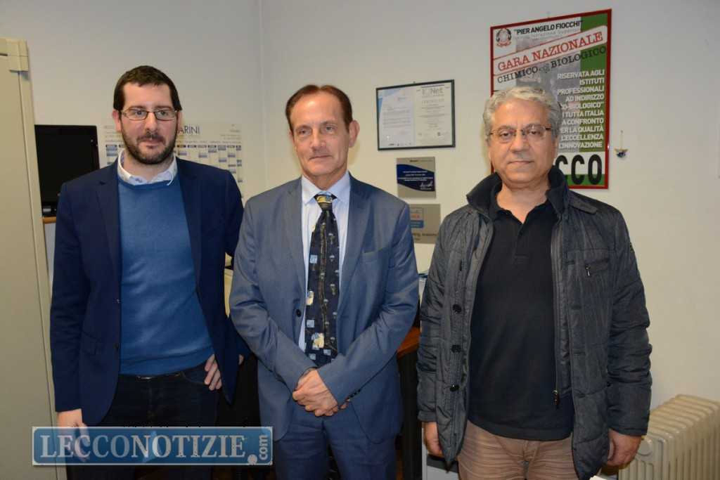 Al centro il preside Lanfranconi insieme ad Andrea Rondinelli e al vice preside Giovanni Pavone