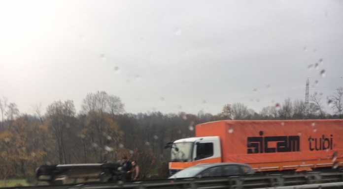 SS36. Mezzo ribaltato a Briosco, traffico bloccato in direzione Lecco