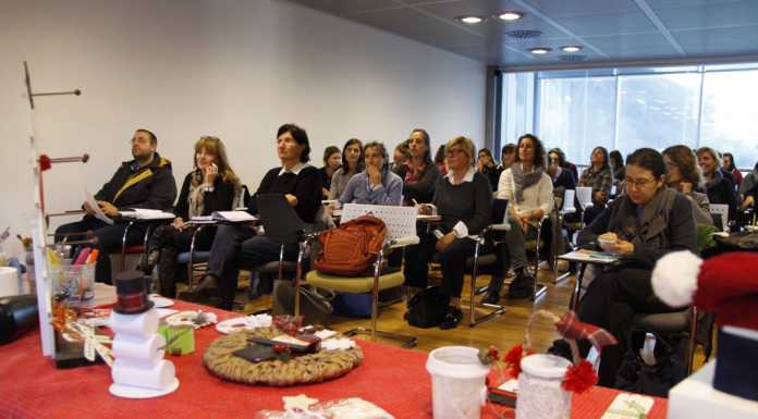 Dagli scarti alle decorazioni natalizie: insegnanti a lezione da Silea