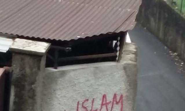 Laorca. Scritta anti islam con svastica nazista in via Baruffaldi