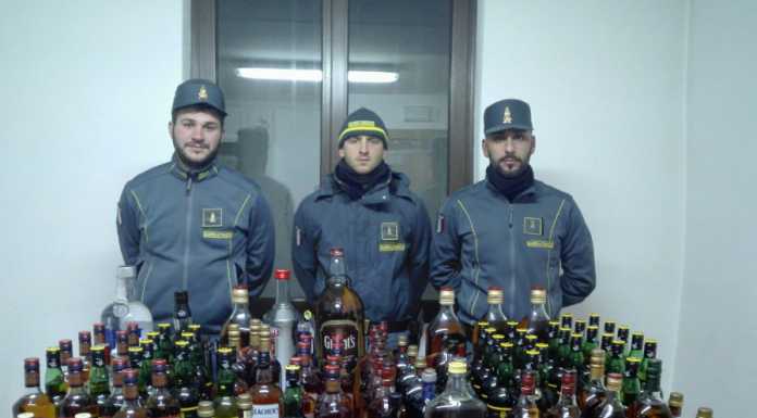 Fanno scorta di alcolici a Livigno, cingalesi fermati dalla Finanza