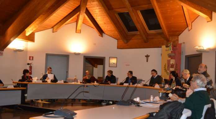 Calolzio approva il Dup, critiche sulle scuole “date false speranze ai genitori”