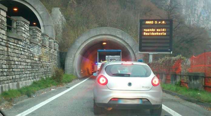 Incidente in galleria: mattinata in coda sulla SP ad Abbadia