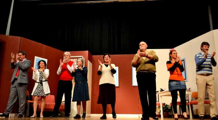 Mandello. Teatro con l’Avis e motocarri di Babbo Natale in sfilata