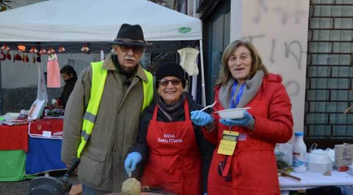 Olginate, il mercatino di Natale riscalda la città