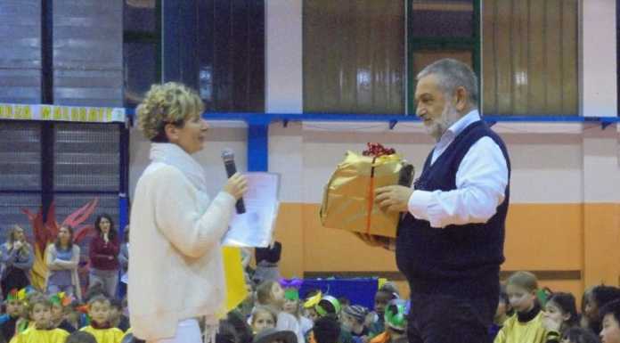 Avis regala un defibrillatore alla scuola primaria di Malgrate