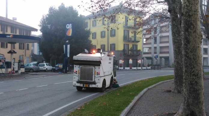 Pulizia strade: primo intervento in lungolago, 16 contravvenzioni
