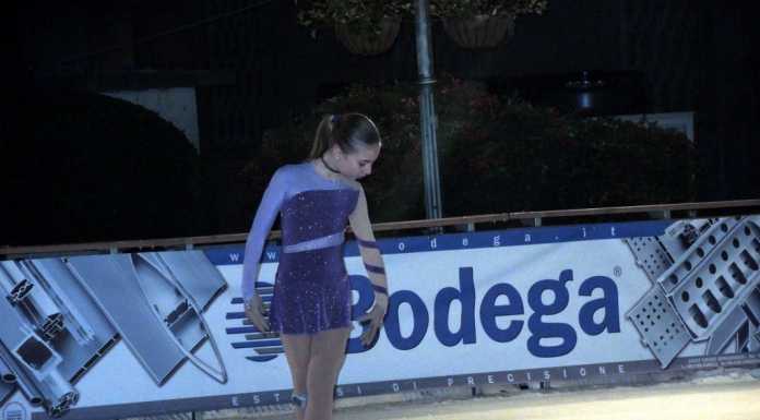 Le giovani pattinatrici di Icelab incantano Piazza Garibaldi