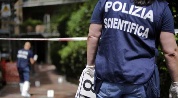 Bergamo. Donna uccisa a coltellate, morta sul pianerottolo di casa