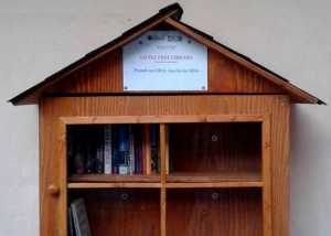 Il prototipo della "casetta dei libri" che vertà inaugurata giovedì 8 dicembre nel rione mandellese di Molina.
