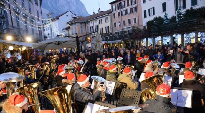 I suoni del Natale: Tuba sotto l’Albero incanta il centro storico
