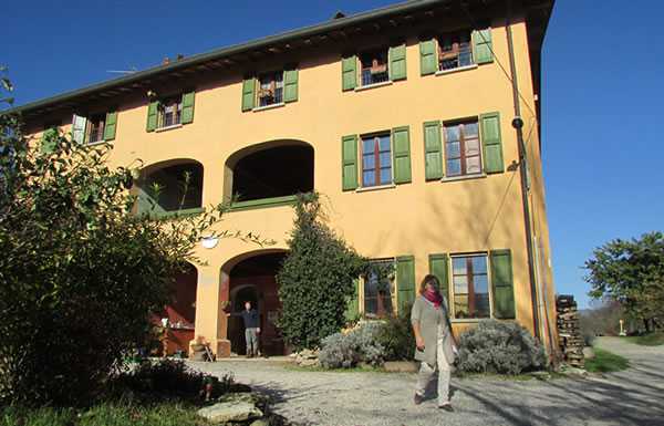 Un impressionante incendio devasta Cascina Bagaggera