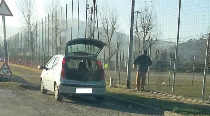 Rifiuti abbandonati al Bione, le telecamere ‘pizzicano’ l’incivile