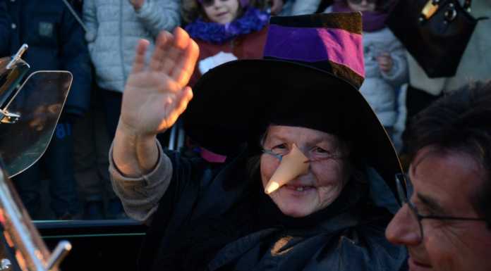 Cielo “affollato”, niente volo per la Befana, che arriva in auto