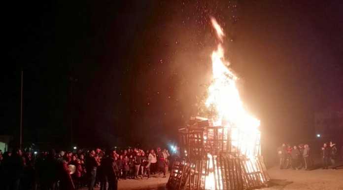 Maggianico e Chiuso scacciano l’inverno con il rogo della Giubiana
