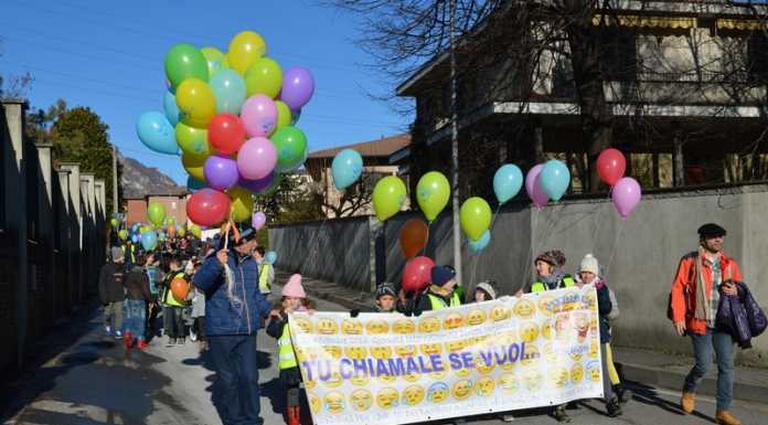Olginate, il corteo del Piedibus inaugura “Rivivi Santa Maria”.