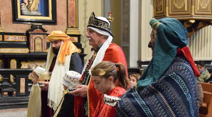 Mandello. In San Lorenzo l’omaggio dei Magi a Gesù bambino