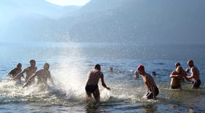 Mandello, il benvenuto al 2017 con il tuffo di Capodanno