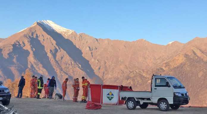 Incendio boschivo ai Piani delle Betulle, al lavoro pompieri e volontari