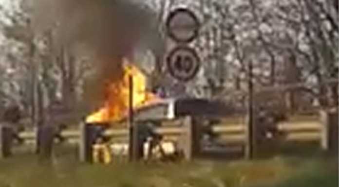 Incendio in “super”: auto in fiamme allo svincolo per Desio Sud